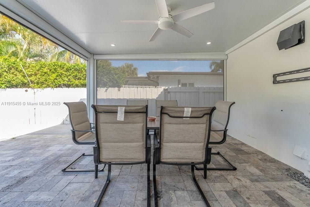 For Sale: $1,100,000 (2 beds, 2 baths, 1303 Square Feet)