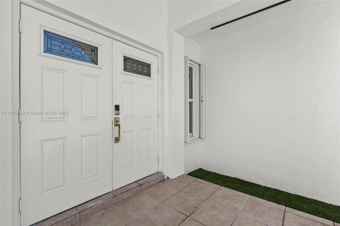 待售: $550,000 (3 贝兹, 2 浴室, 1388 平方英尺)