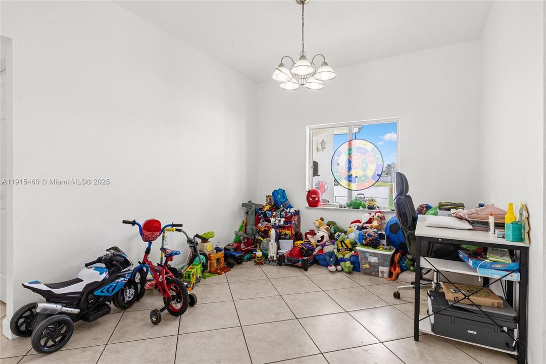 待售: $550,000 (3 贝兹, 2 浴室, 1388 平方英尺)