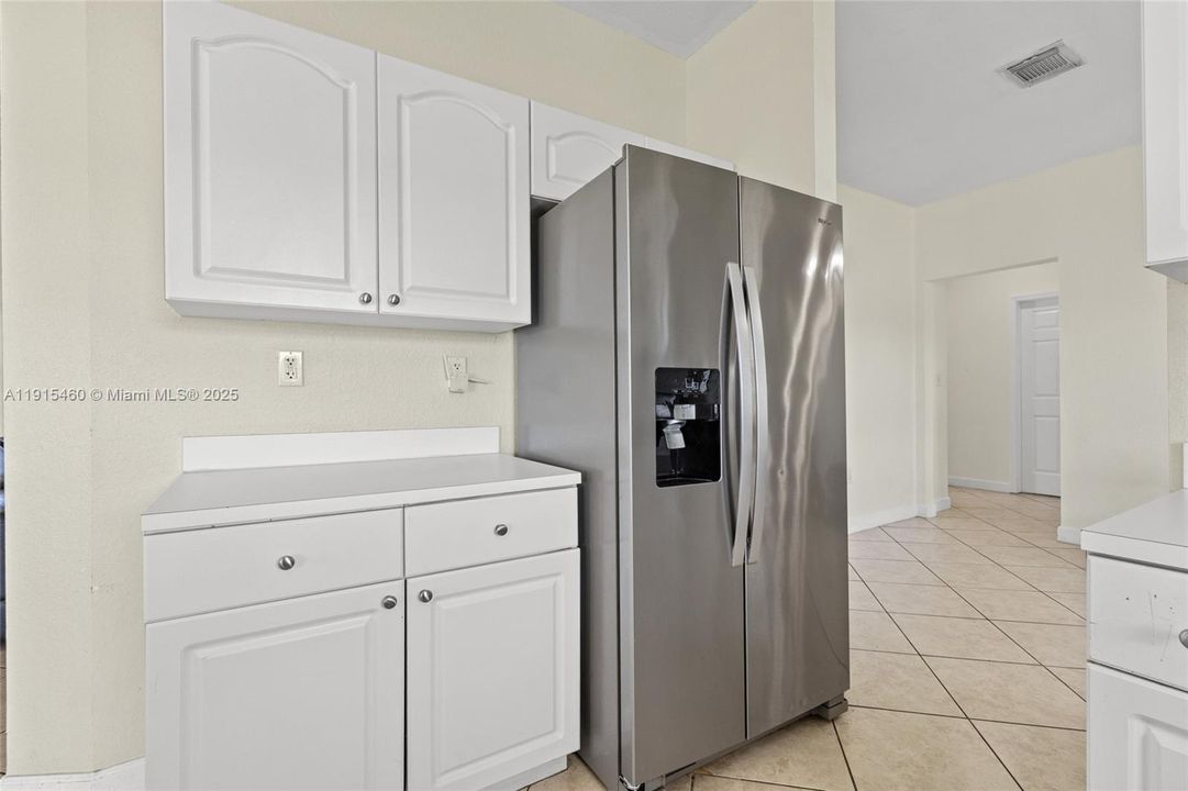 待售: $550,000 (3 贝兹, 2 浴室, 1388 平方英尺)