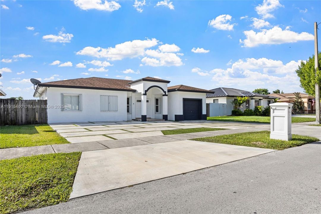 待售: $550,000 (3 贝兹, 2 浴室, 1388 平方英尺)