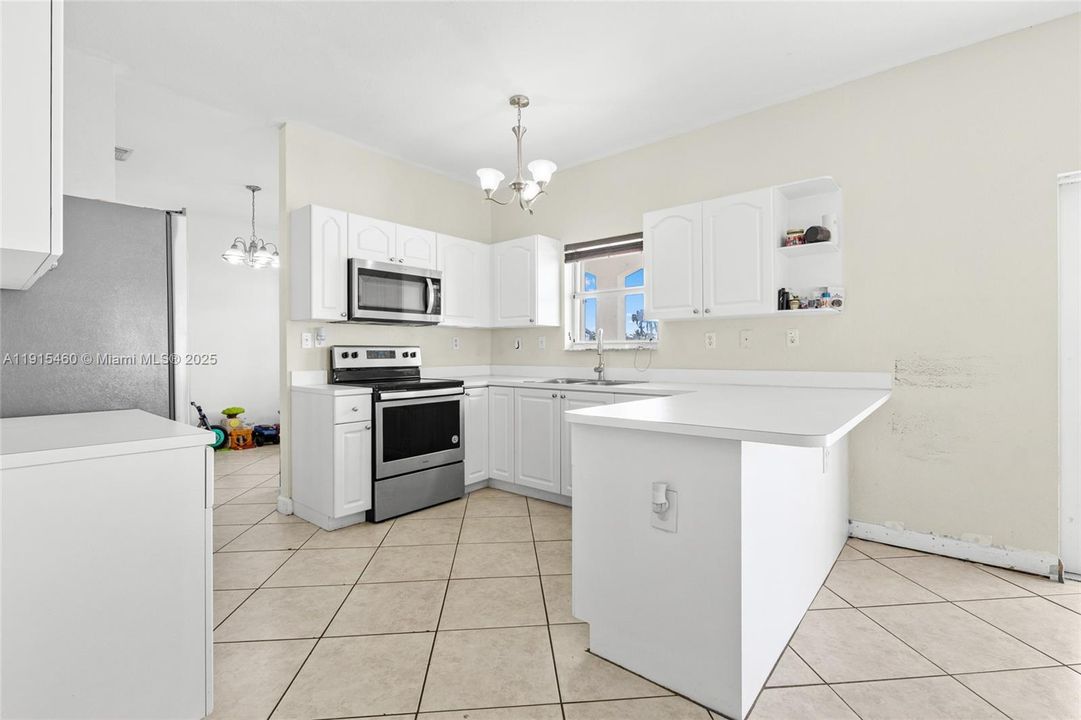 待售: $550,000 (3 贝兹, 2 浴室, 1388 平方英尺)