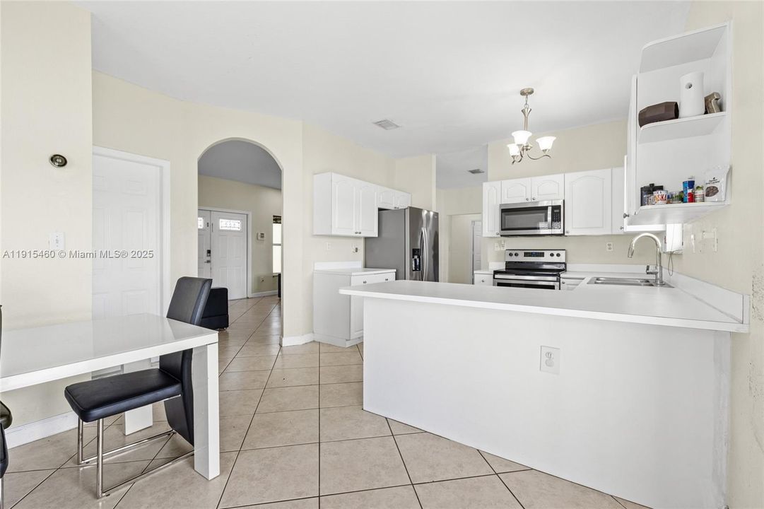 待售: $550,000 (3 贝兹, 2 浴室, 1388 平方英尺)