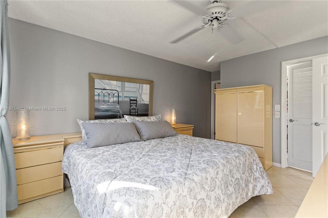 For Sale: $179,900 (1 beds, 1 baths, 900 Square Feet)