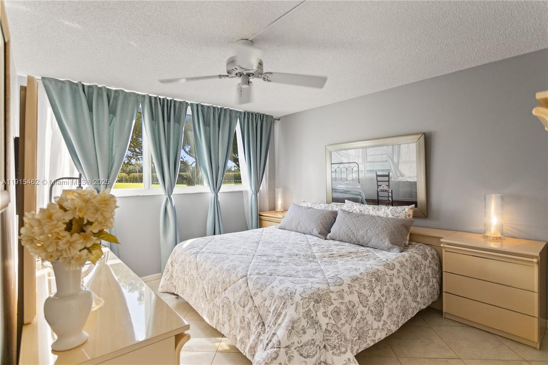 For Sale: $179,900 (1 beds, 1 baths, 900 Square Feet)