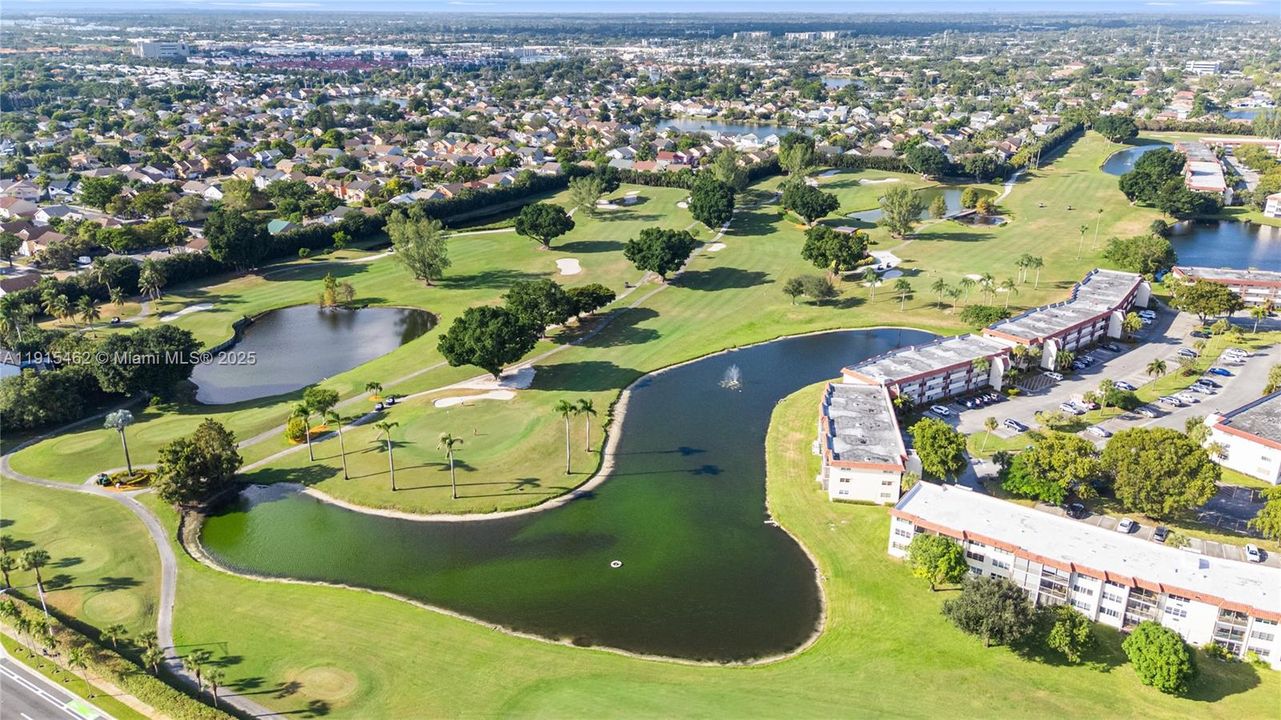 For Sale: $179,900 (1 beds, 1 baths, 900 Square Feet)