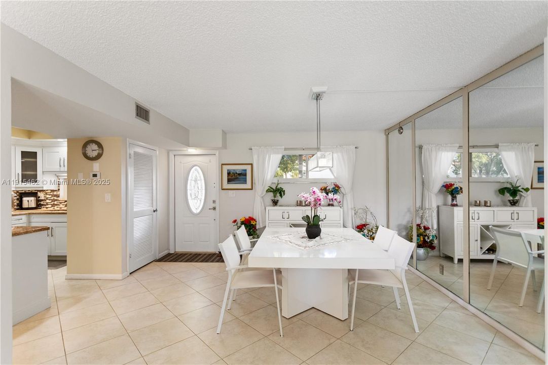 For Sale: $179,900 (1 beds, 1 baths, 900 Square Feet)