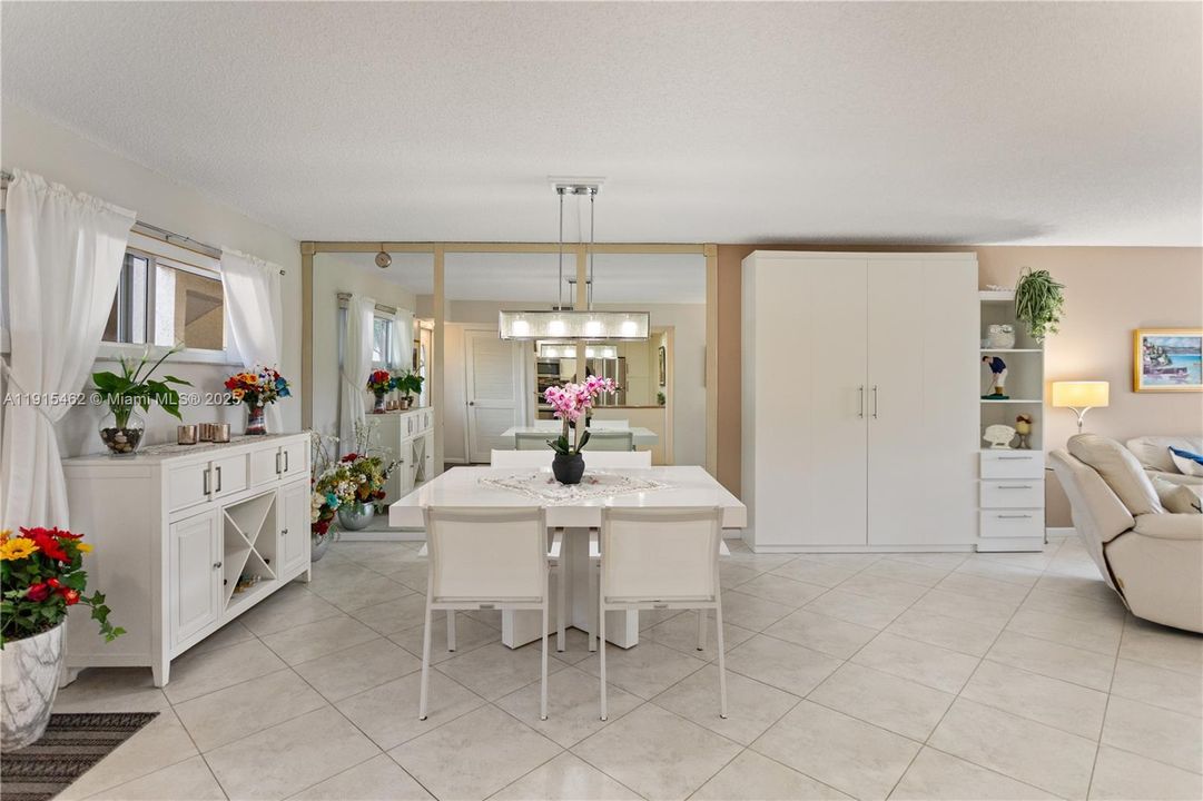 For Sale: $179,900 (1 beds, 1 baths, 900 Square Feet)