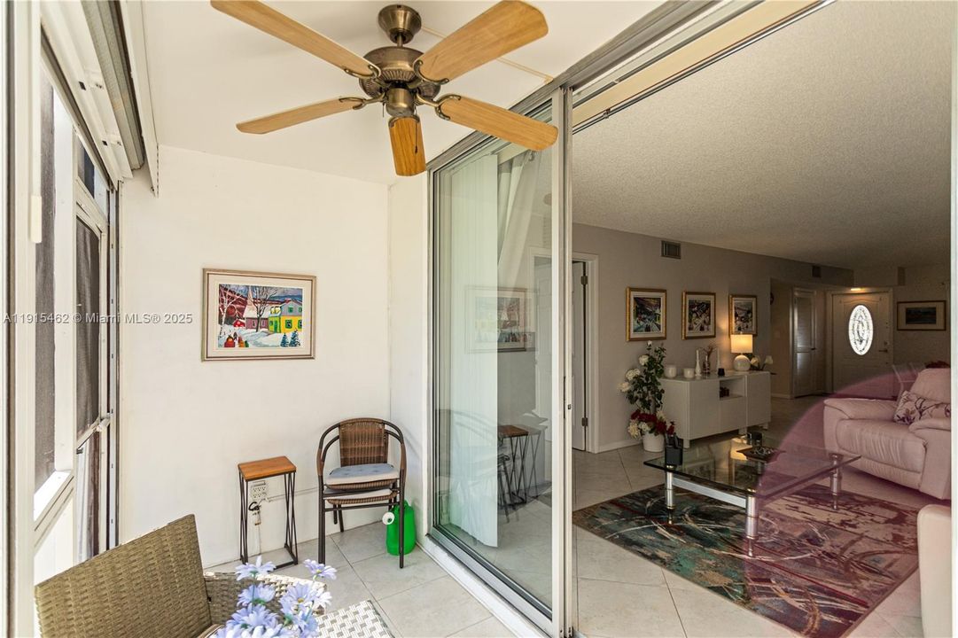 For Sale: $179,900 (1 beds, 1 baths, 900 Square Feet)