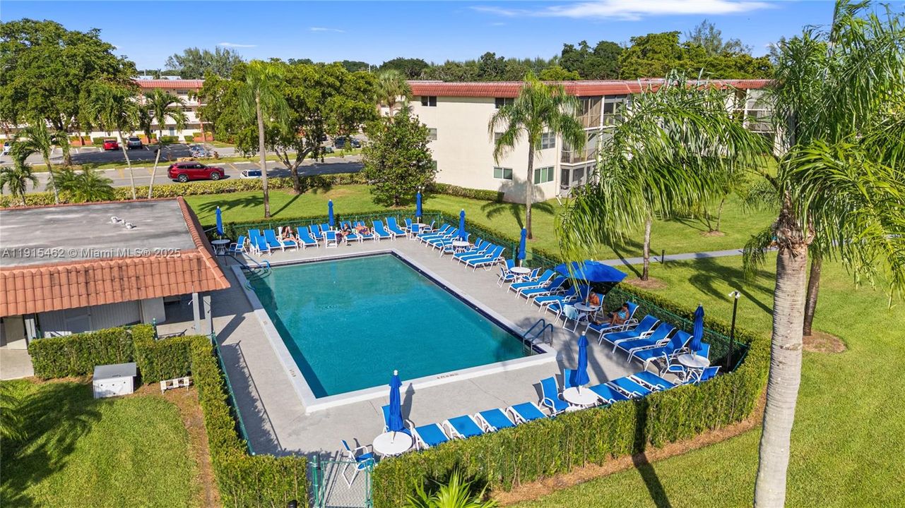 For Sale: $179,900 (1 beds, 1 baths, 900 Square Feet)