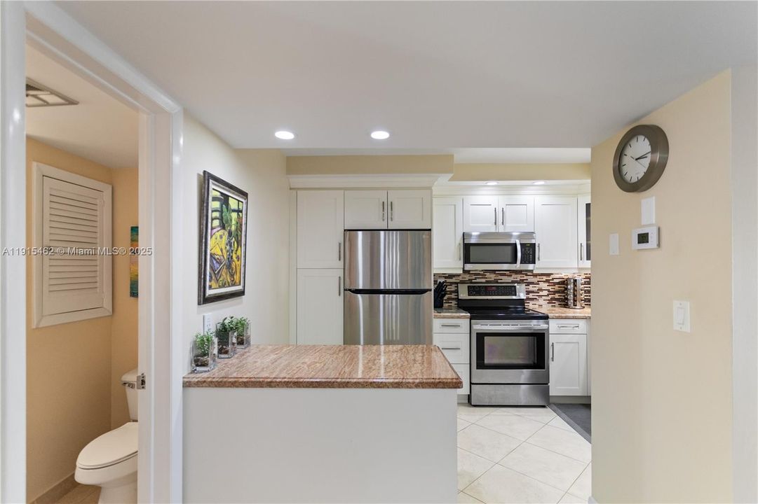 For Sale: $179,900 (1 beds, 1 baths, 900 Square Feet)