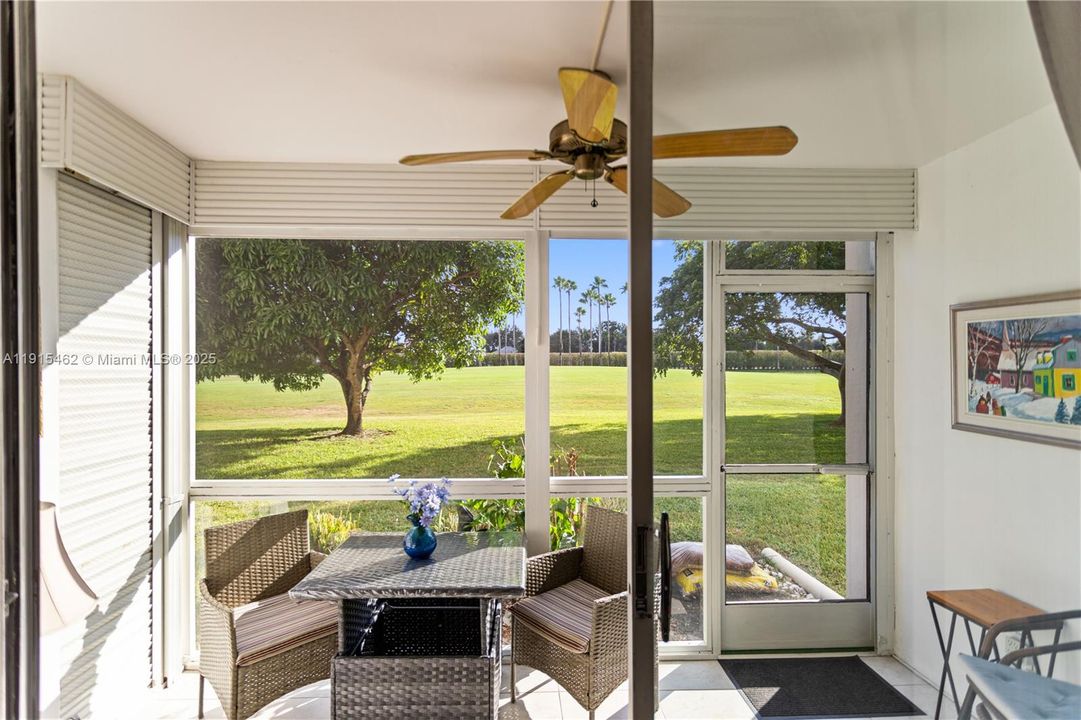 For Sale: $179,900 (1 beds, 1 baths, 900 Square Feet)