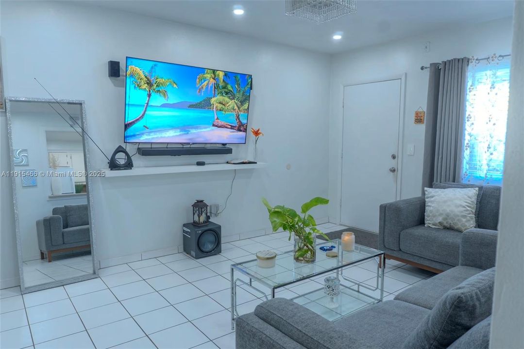 En Venta: $180,000 (1 camas, 1 baños, 715 Pies cuadrados)