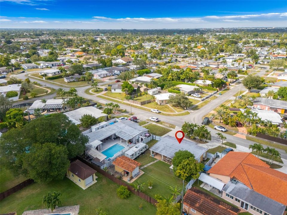 Active With Contract: $599,900 (3 beds, 2 baths, 1027 Square Feet)