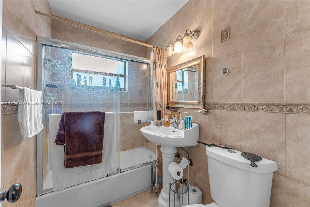 Active With Contract: $599,900 (3 beds, 2 baths, 1027 Square Feet)