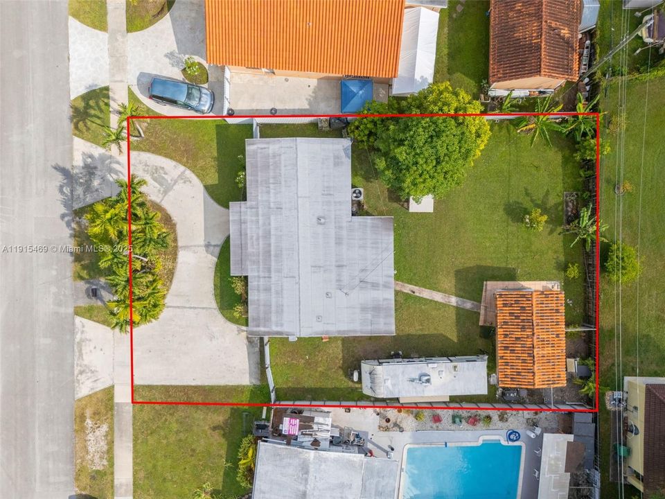 Active With Contract: $599,900 (3 beds, 2 baths, 1027 Square Feet)