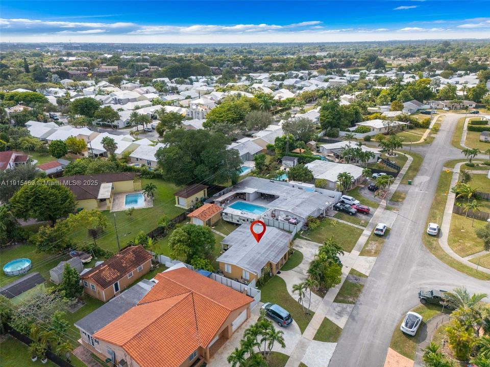 Active With Contract: $599,900 (3 beds, 2 baths, 1027 Square Feet)