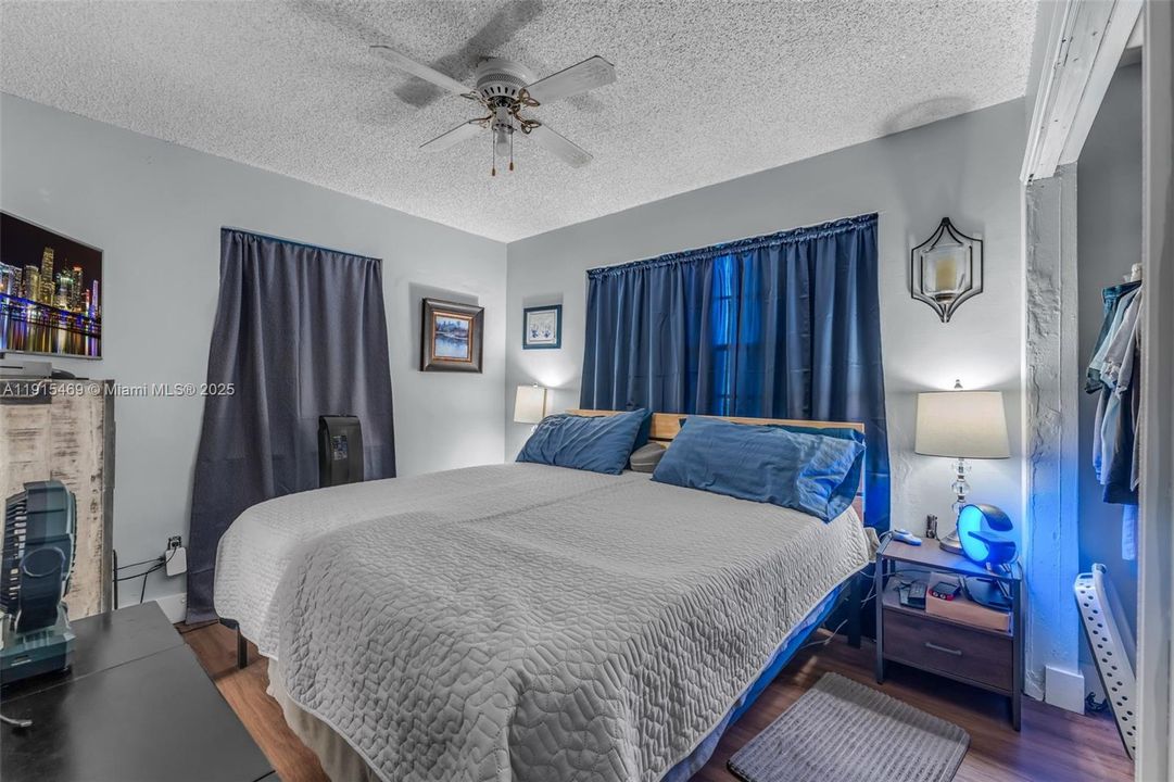 Active With Contract: $599,900 (3 beds, 2 baths, 1027 Square Feet)