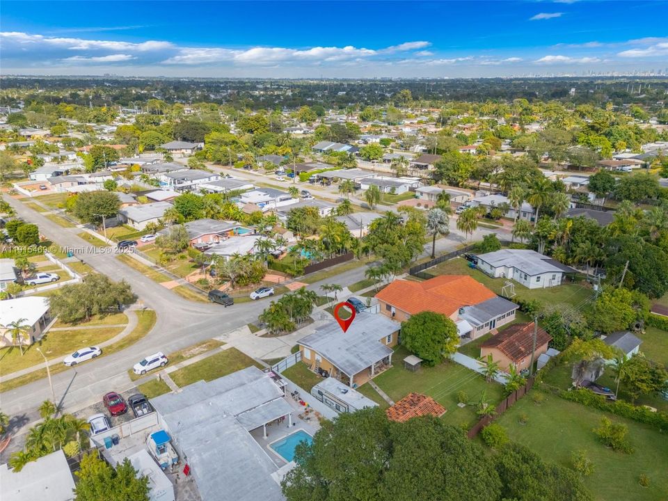 Active With Contract: $599,900 (3 beds, 2 baths, 1027 Square Feet)