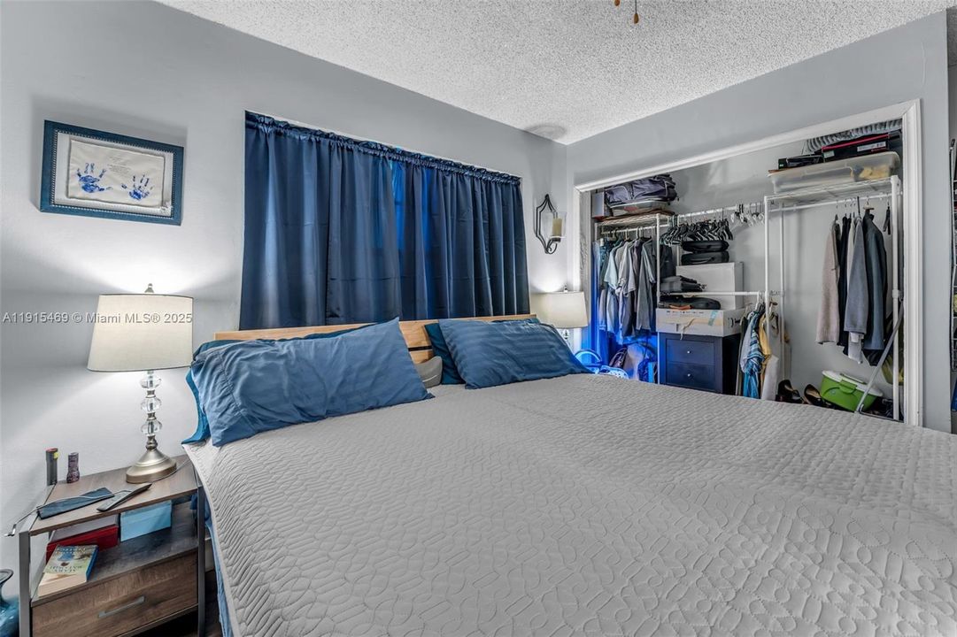 Active With Contract: $599,900 (3 beds, 2 baths, 1027 Square Feet)