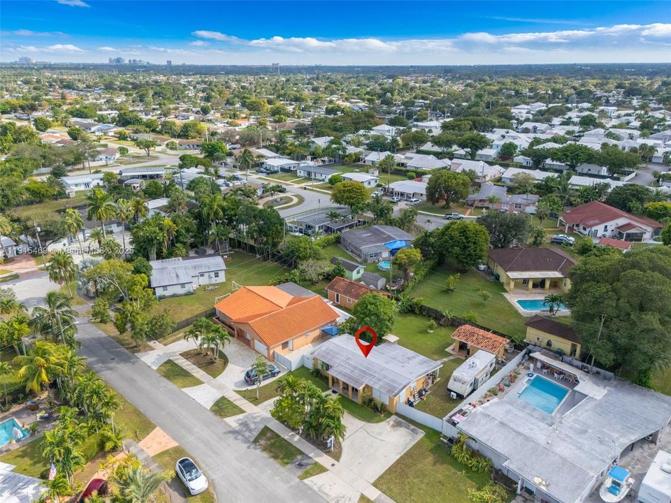 Active With Contract: $599,900 (3 beds, 2 baths, 1027 Square Feet)