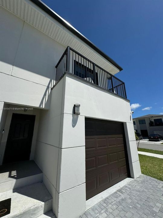 出租: $5,000 (5 贝兹, 3 浴室, 1810 平方英尺)