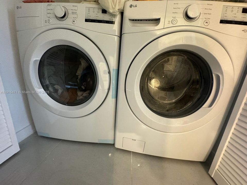 出租: $5,000 (5 贝兹, 3 浴室, 1810 平方英尺)