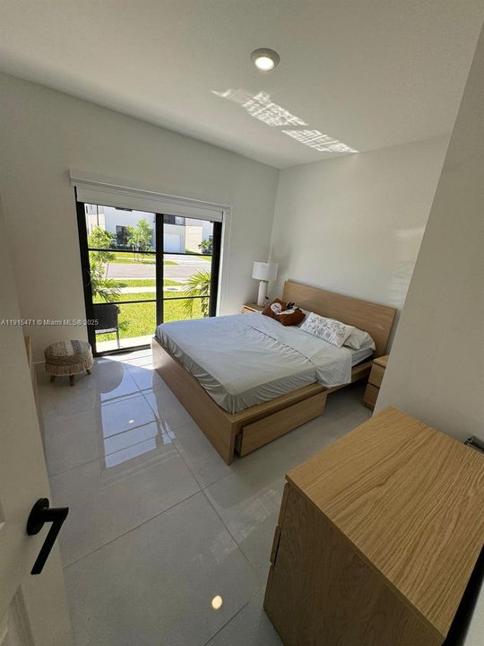 出租: $5,000 (5 贝兹, 3 浴室, 1810 平方英尺)