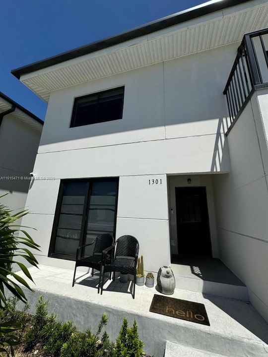 出租: $5,000 (5 贝兹, 3 浴室, 1810 平方英尺)