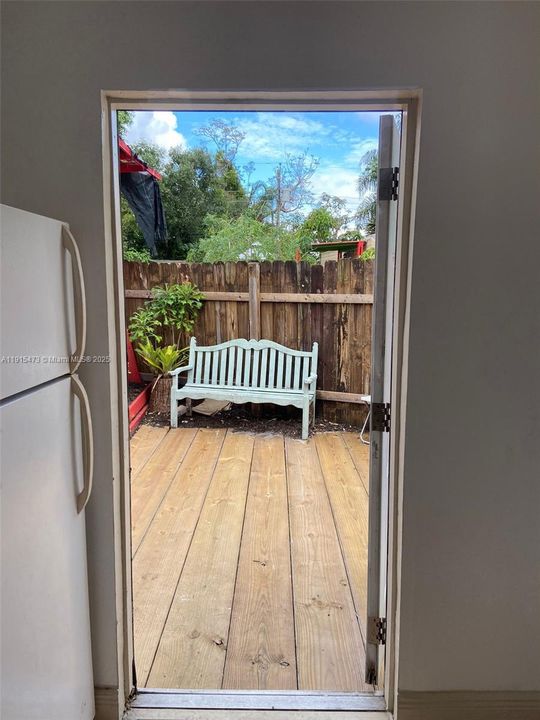 For Rent: $1,200 (1 beds, 1 baths, 1863 Square Feet)