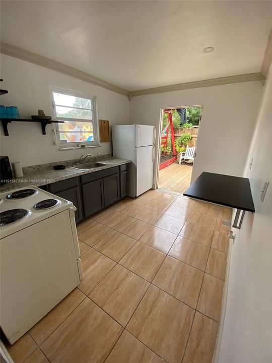 For Rent: $1,200 (1 beds, 1 baths, 1863 Square Feet)