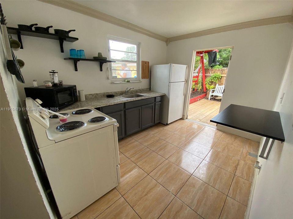 For Rent: $1,200 (1 beds, 1 baths, 1863 Square Feet)