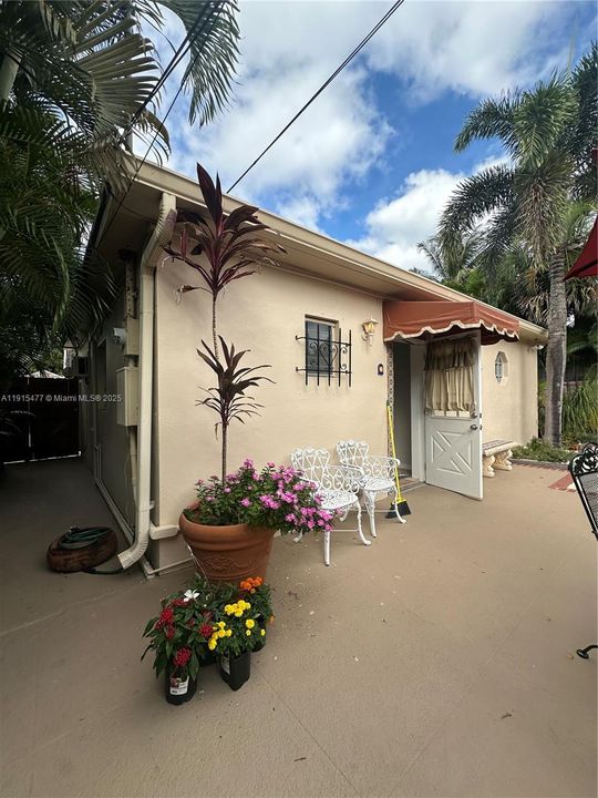 出租: $1,400 (0 贝兹, 0 浴室, 2078 平方英尺)