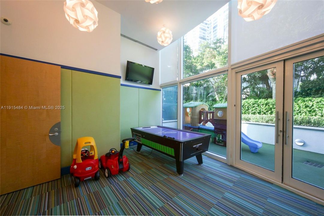 For Rent: $14,400 (2 beds, 2 baths, 2070 Square Feet)