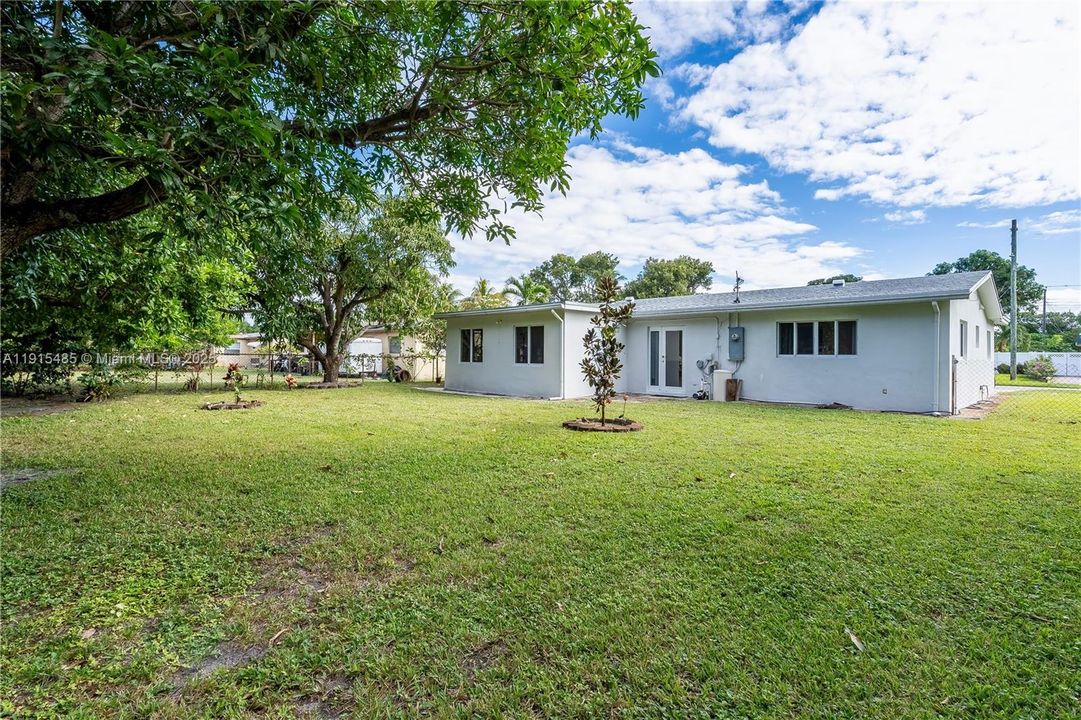 For Sale: $505,000 (4 beds, 2 baths, 1631 Square Feet)