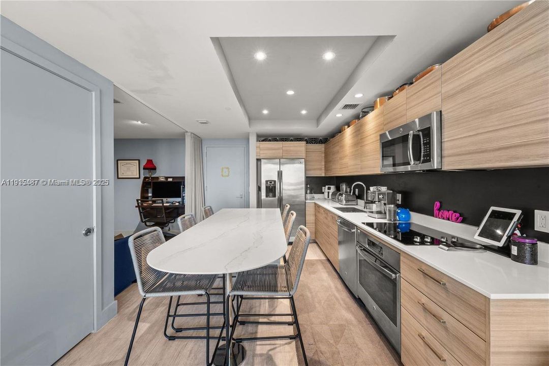 For Rent: $4,500 (1 beds, 2 baths, 725 Square Feet)