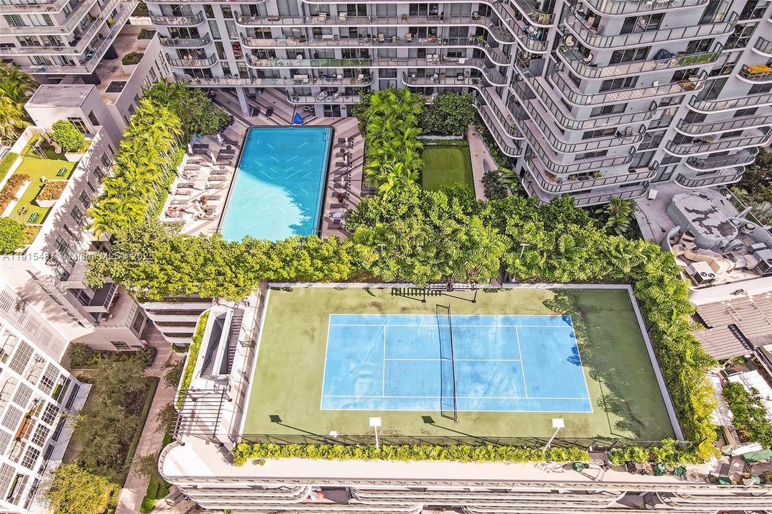 For Rent: $4,500 (1 beds, 2 baths, 725 Square Feet)