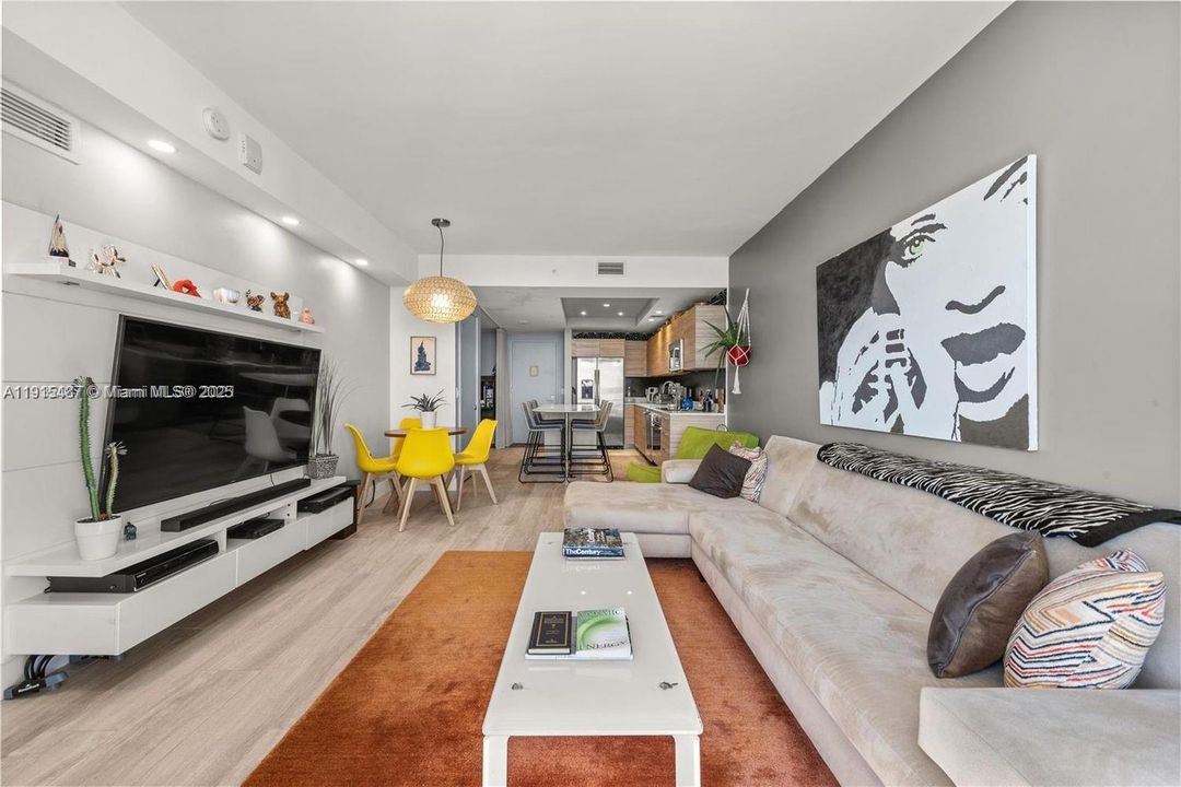 For Rent: $4,500 (1 beds, 2 baths, 725 Square Feet)