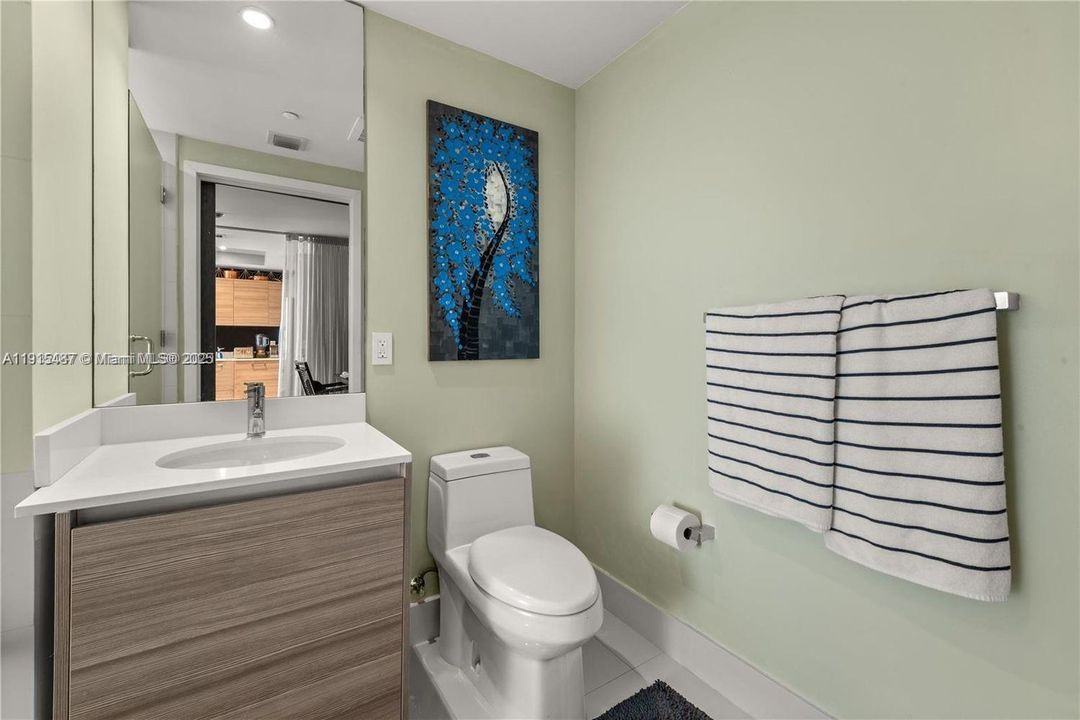 For Rent: $4,500 (1 beds, 2 baths, 725 Square Feet)