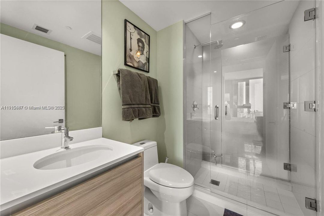 For Rent: $4,500 (1 beds, 2 baths, 725 Square Feet)