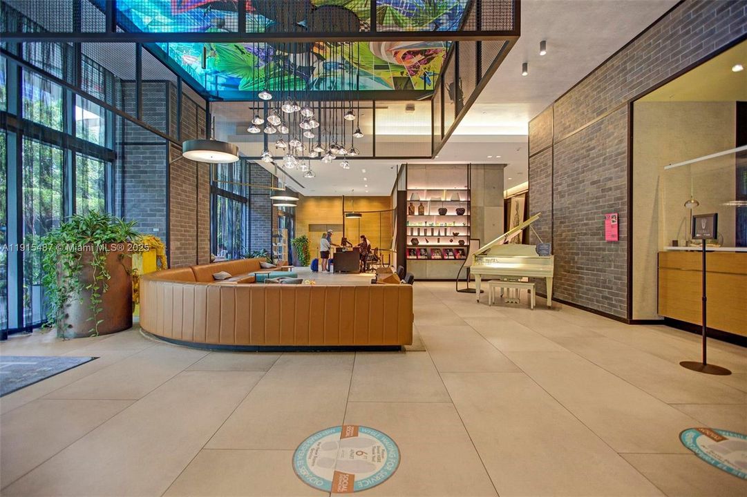 For Rent: $4,500 (1 beds, 2 baths, 725 Square Feet)