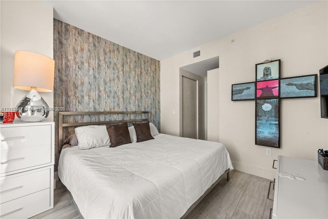 For Rent: $4,500 (1 beds, 2 baths, 725 Square Feet)