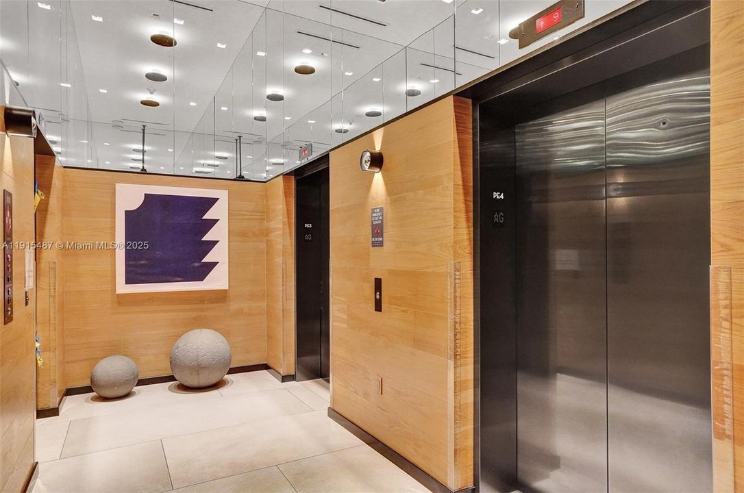 For Rent: $4,500 (1 beds, 2 baths, 725 Square Feet)