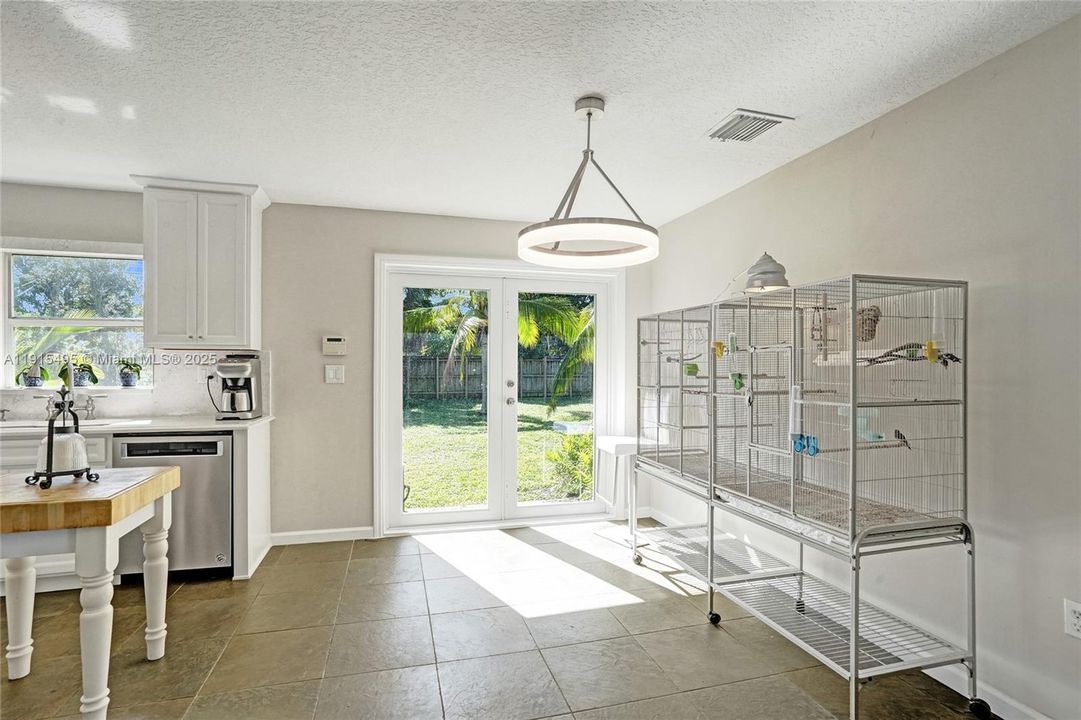 For Sale: $525,000 (3 beds, 2 baths, 1466 Square Feet)