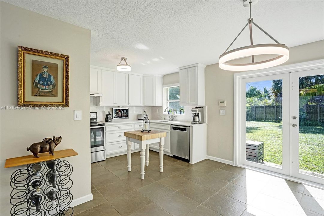 For Sale: $525,000 (3 beds, 2 baths, 1466 Square Feet)