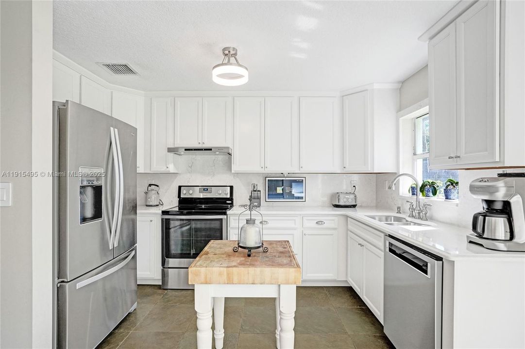 For Sale: $525,000 (3 beds, 2 baths, 1466 Square Feet)