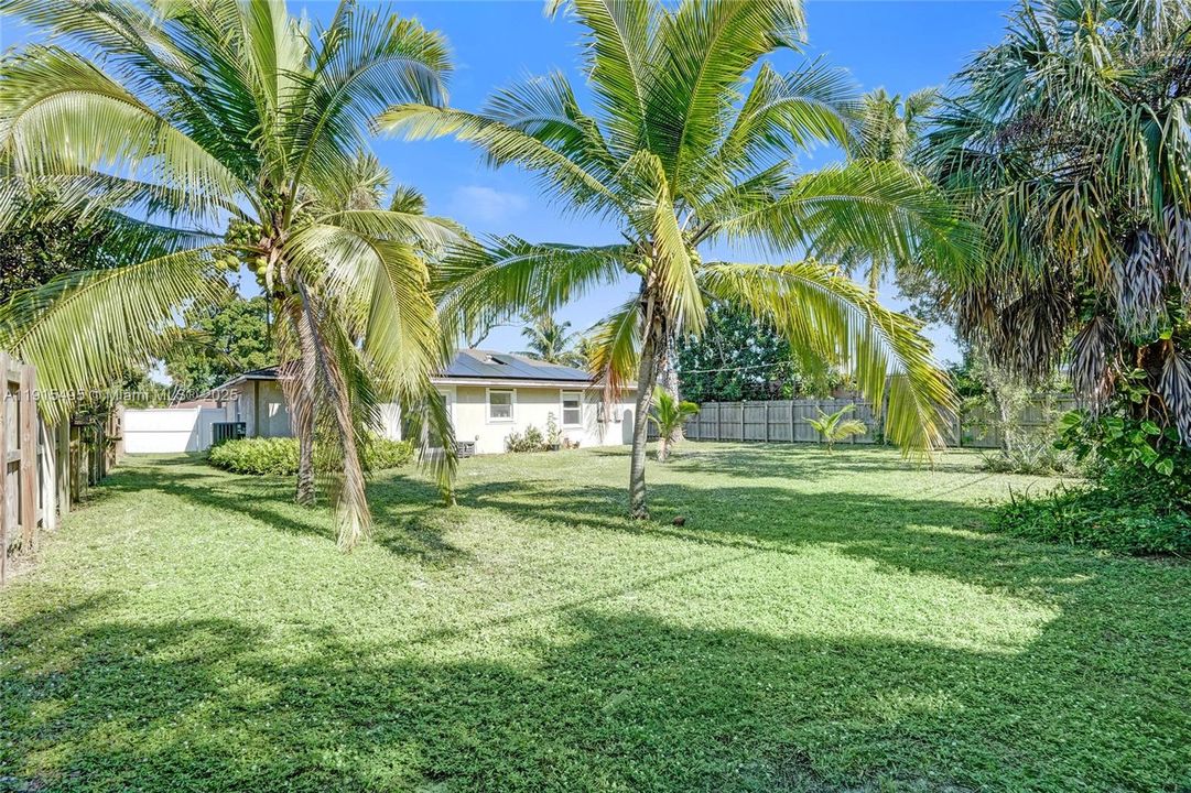 For Sale: $525,000 (3 beds, 2 baths, 1466 Square Feet)