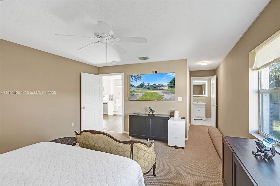 For Sale: $525,000 (3 beds, 2 baths, 1466 Square Feet)