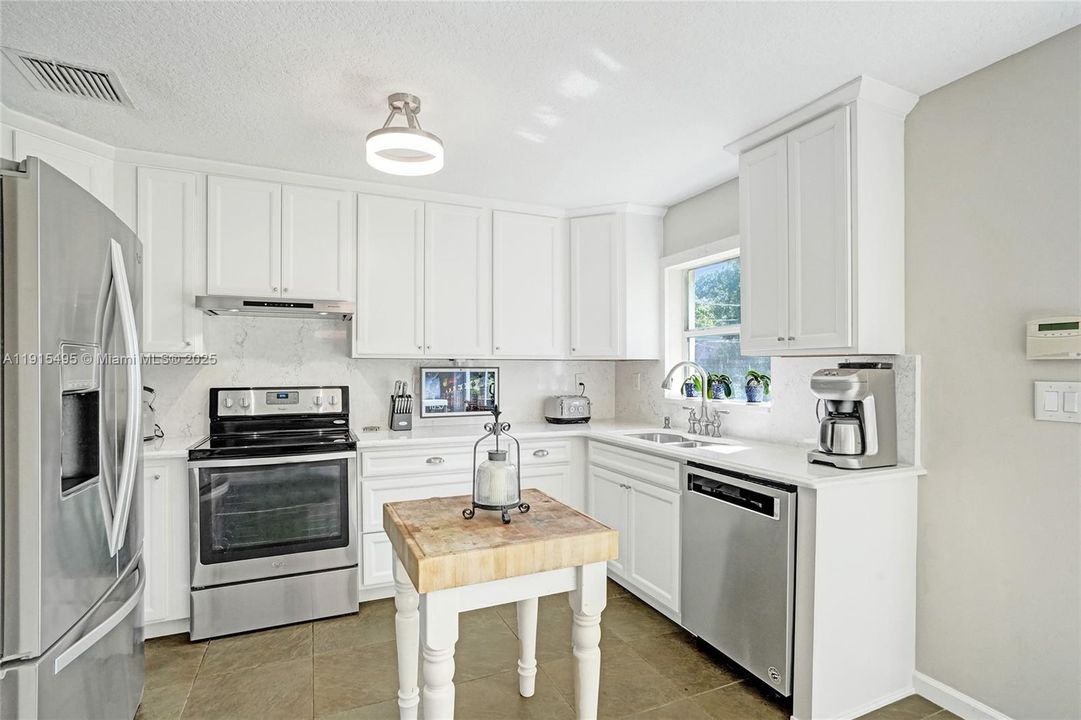 For Sale: $525,000 (3 beds, 2 baths, 1466 Square Feet)