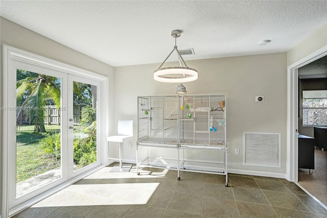 For Sale: $525,000 (3 beds, 2 baths, 1466 Square Feet)